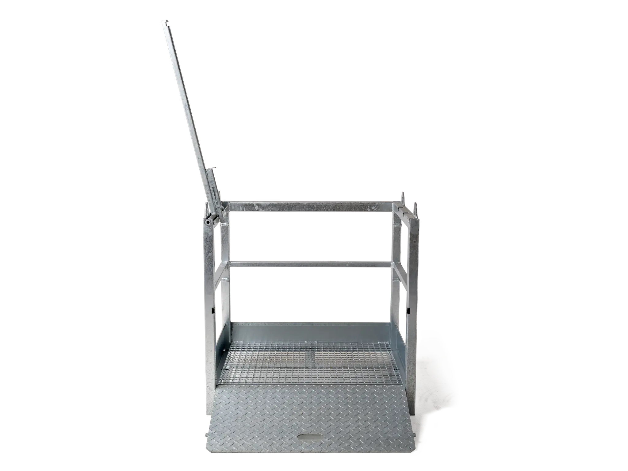 Gasflaschenpalette mit hochgeklapptem Sicherheitsbügel und ausgeklappter Auffahrrampe.