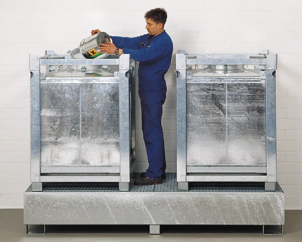 Verzinkte Stahl Auffangwanne für 2×1000 l IBCs.
