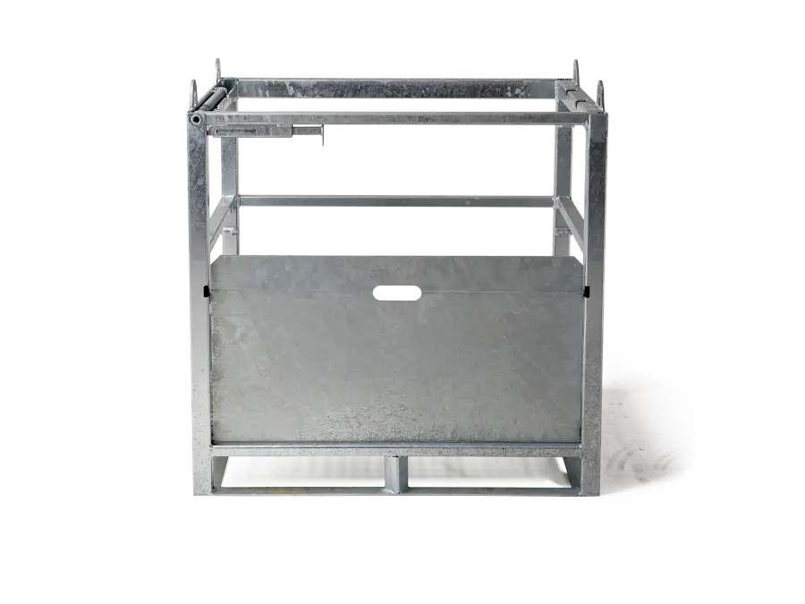 Vollständig geschlossene Gasflaschenpalette mit eingeklappter Auffahrbrücke und geschlossenem Haltebügel. 