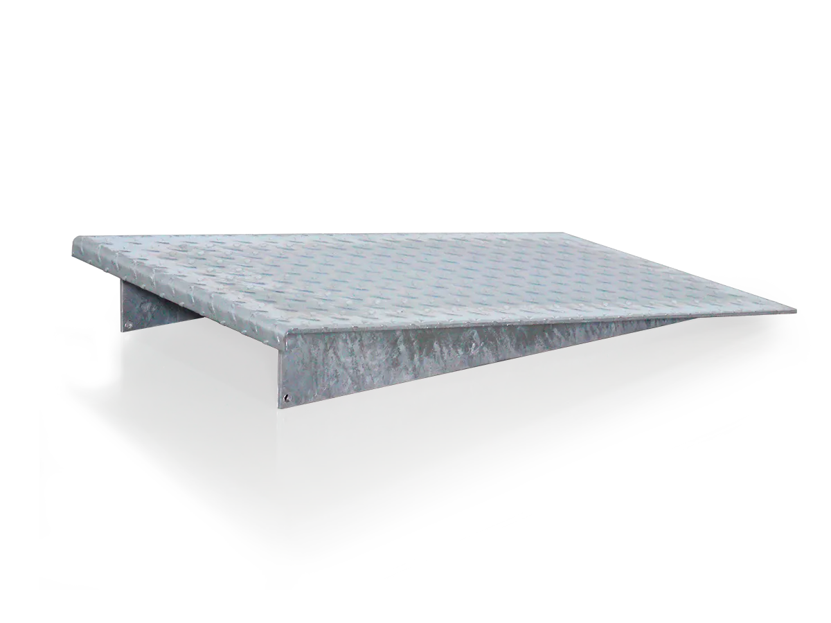 50 cm breite Auffahrrampe aus 5 mm starkem Riffelblech.